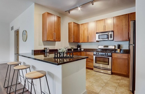 Yankee Hill Apartment | Frontdesk | 3 BR Apt near American Family Field