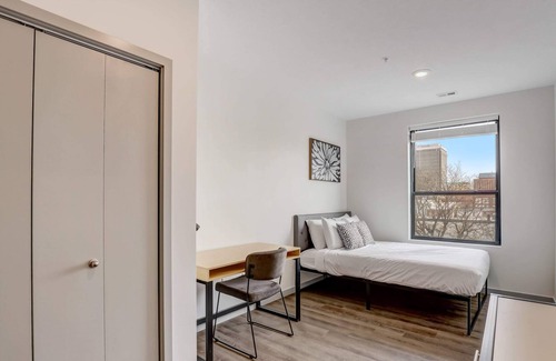 Downtown Lincoln Apartment | Frontdesk | 4 BR Apt near Pinewood Amphitheatre