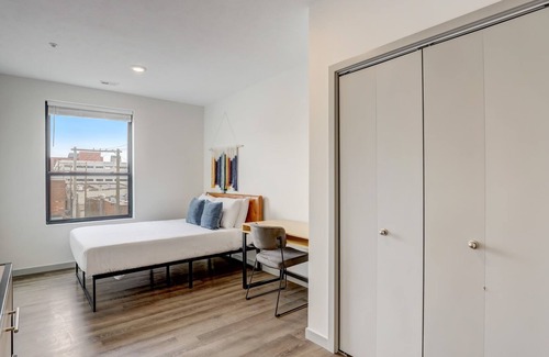 Downtown Lincoln Apartment | Frontdesk | 4 BR Apt near Pinewood Amphitheatre