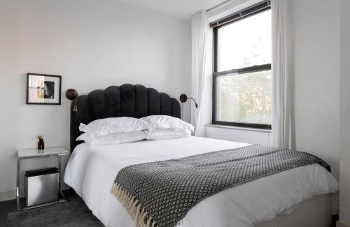 Hyde Park Apartment | FRONTDESK Comfy 2 BR Apt by Hyde Park Art Center