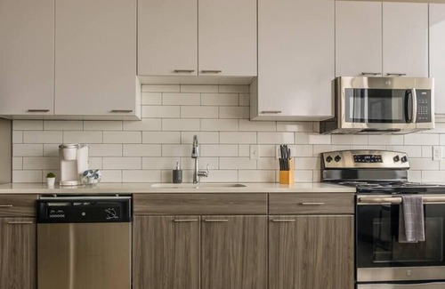 Downtown Kansas City Apartment | Frontdesk | Family 2BR Apt with Washer & Dryer