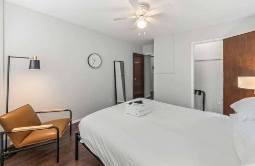 Hyde Park Apartment | Frontdesk | Open Modern 1 BR Apt by Hyde Park