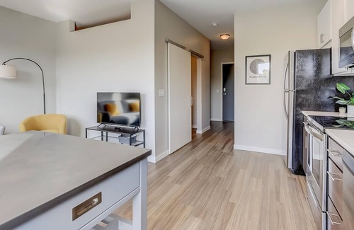 Powderhorn Apartment | Frontdesk | Studio Apt near Hiawatha Golf Course
