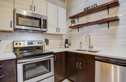 Warehouse District Apartment | Frontdesk | Studio Apt by Target Field