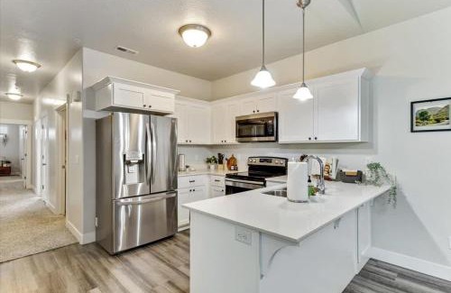 Lehi House | FrontRunner Lehi Station Fully Equipped Kitchen