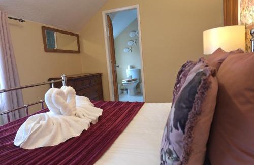 Scarborough House | Fryers Cottage 3 Bedroom Sleeps 6 Cottage