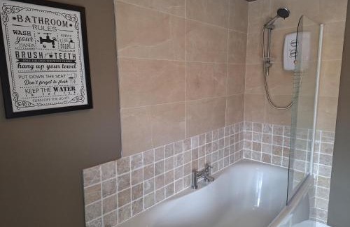 Scarborough House | Fryers Cottage 3 Bedroom Sleeps 6 Cottage