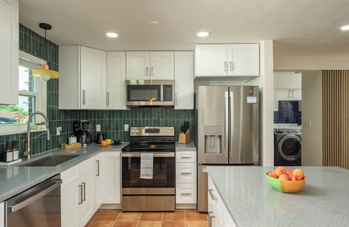 Regis Condo | ☀Full Amenities, Two King Beds each w/private ensuite bathroom, Centrally located☀