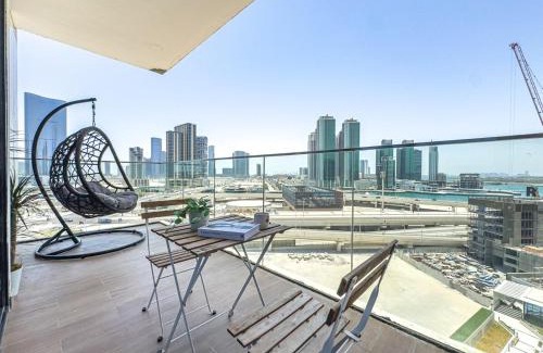 Abu Dhabi Apartment | Full Cleveland & Pool View - 5 min walk from ADGM & Galleria - Big Balcony - Corner Unit - Heart of Maryah Island