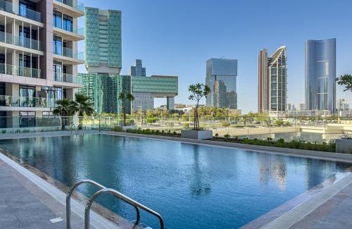 Abu Dhabi Apartment | Full Cleveland & Pool View - 5 min walk from ADGM & Galleria - Big Balcony - Corner Unit - Heart of Maryah Island