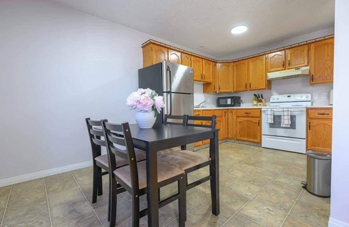 Grande Prairie House | Full Home | 3 Br 2 Bath | Garage | Free WIFI