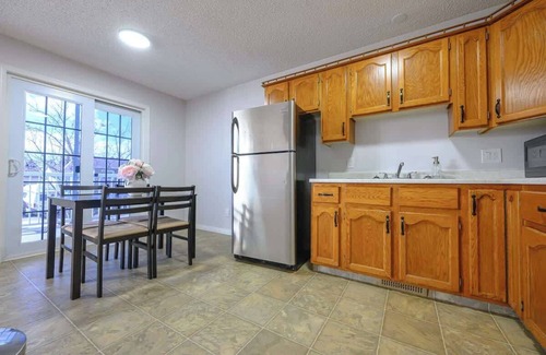 Grande Prairie House | Full Home | 3 Br 2 Bath | Garage | Free WIFI