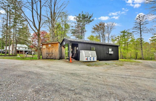 Wellsboro Apartment | Full Hook up 30 Amp Site W Up to 26Ft