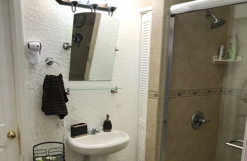 Hialeah House | Full house with pool and jacuzzi