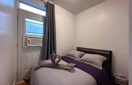 Verdun House | FULL KITCHEN 10min from DTOWN Room B