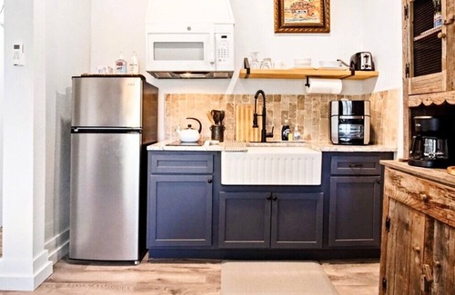 Central Oklahoma City Apartment | Full Kitchen| Center of OK| Long Term stay Discount