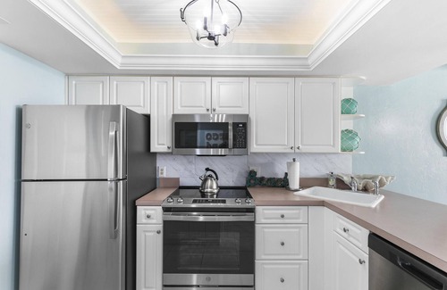 Marco Island Condo | Full Reno: Pristine Cozy Beachfront Condo: SW1702-best location Discounts Promos