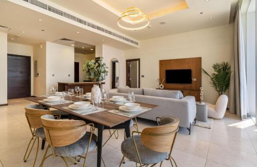 Old Dubai Apartment | Full Sea View - 2BR w maid's room in Tiara Residence, Palm Jumeirah - Allsopp & Allsopp