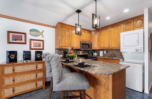 Kailua-Kona Condo | 🏖️Fully Air-Conditioned | Ocean View | Beautifully Renovated