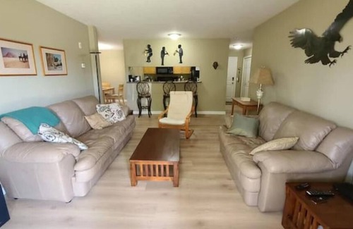 East Kootenay Condo | Fully Equipped 2BR Condo w/Mountain Views & Pool