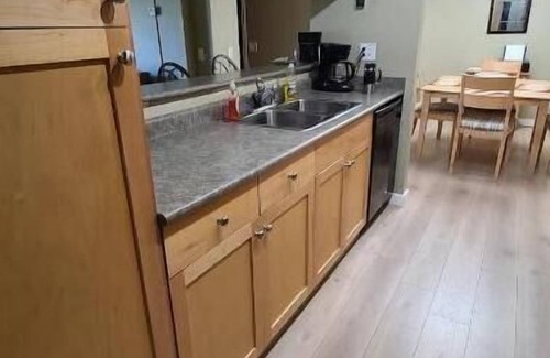 East Kootenay Condo | Fully Equipped 2BR Condo w/Mountain Views & Pool