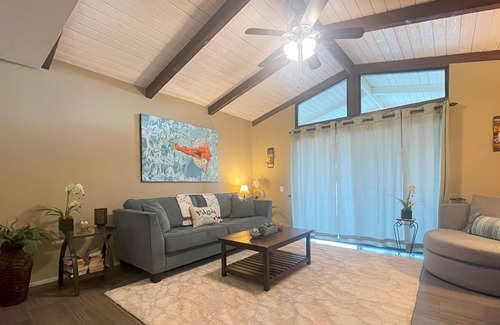 Sunrise Vista Chino Condo | Fully-Equipped Condo w Mtn Views, 2m to DT