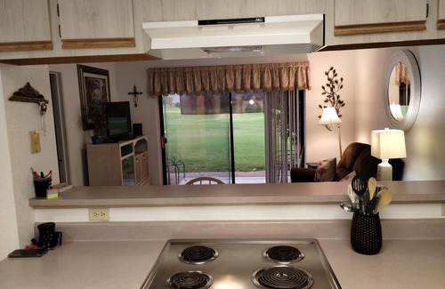 Lake Havasu City Condo | Fully furnished condo adjacent to golf course. 2 minute walk the London Bridge