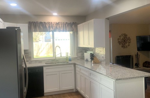 West Arlington House | Fully Furnished 3/2 with pool for 30+ day stays in Arlington Texas!