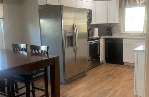 West Arlington House | Fully Furnished 3/2 with pool for 30+ day stays in Arlington Texas!
