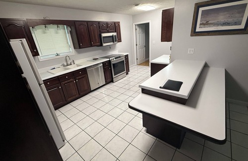 Blountville House | Fully furnished 3 BR 3 BA house to escape the hustle of the city.