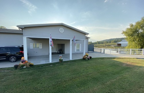 Blountville House | Fully furnished 3 BR 3 BA house to escape the hustle of the city.
