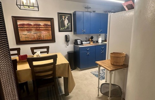 Greenside Park Apartment | Fully Furnished Apt. Perfect Short Stay. Large One Bedroom