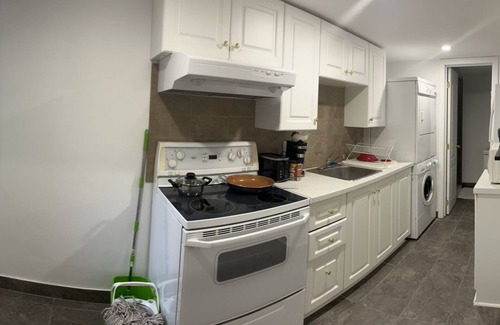 Mont-Royal Apartment | Fully Furnished Brand-New Basement Studio with High Accessibility