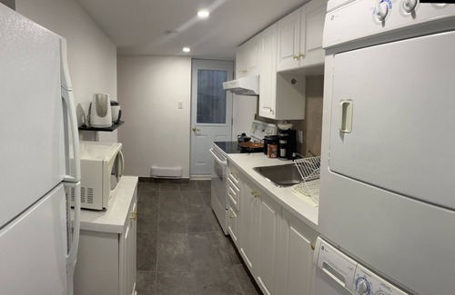 Mont-Royal Apartment | Fully Furnished Brand-New Basement Studio with High Accessibility
