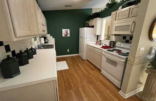 Greensboro Condo | Fully Furnished Condo with Leather Living, Media, kitchenware and linens