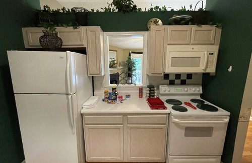 Greensboro Condo | Fully Furnished Condo with Leather Living, Media, kitchenware and linens