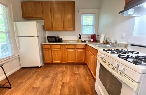 Detroit Apartment | Fully Furnished/Perfect for Extended Stays & Prof