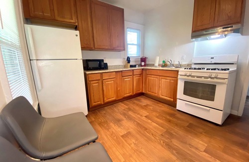 Detroit Apartment | Fully Furnished/Perfect for Extended Stays & Prof