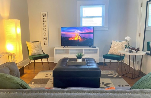 Detroit Apartment | Fully Furnished/Perfect for Extended Stays & Prof
