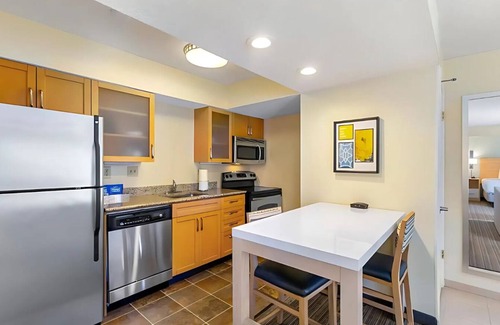 Sharonville Apartment | Fully Furnished Studio | MTM | All-Inclusive