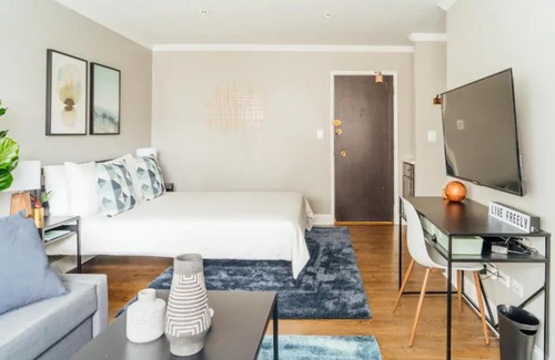 Lake View East Apartment | Fully Furnished Studio with WiFi Amazing Deal! - Oakdale 413