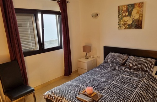 Los Pocillos House | Fully Licensed Bungalow with Air-Conditioning Communal Pool and Sea Views