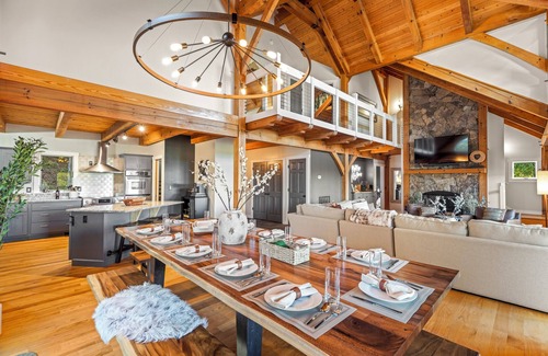 Chestnut Springs Ski Chalet | Fully Loaded 8BR in Wintergreen! Sleeps 23