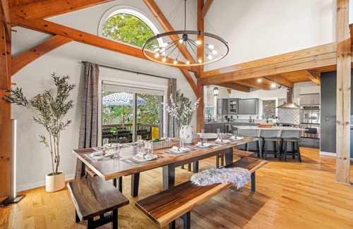 Chestnut Springs Ski Chalet | Fully Loaded 8BR in Wintergreen! Sleeps 23
