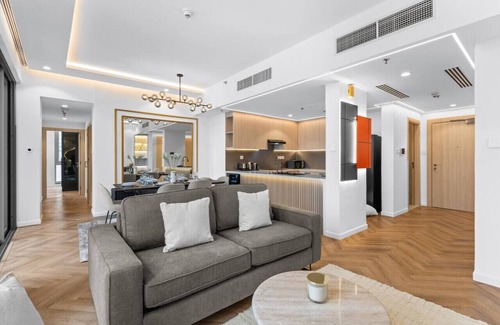 Downtown Dubai Apartment | Fully refurbished 2bedroom Steps from Burj Khalifa