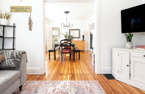Williams Bay Cottage | Fully remodeled Cozy Cottage centrally and conveniently located to Lake Geneva.