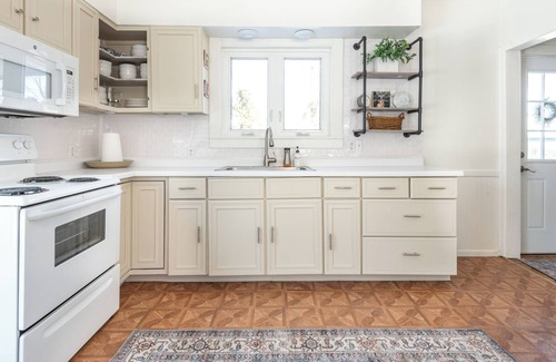 Williams Bay Cottage | Fully remodeled Cozy Cottage centrally and conveniently located to Lake Geneva.