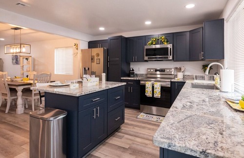 Tucson House | Fully Remodeled Rolling Hills Haus, Spacious 4-bed house on East side Tucson