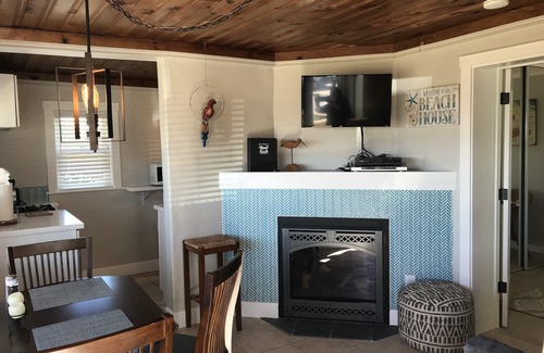 Downtown House | Fully Renovated 1 Bedroom Beach House - Steps to the Sand, View of the Pier -.