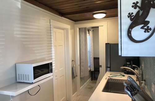Downtown House | Fully Renovated 1 Bedroom Beach House - Steps to the Sand, View of the Pier -.